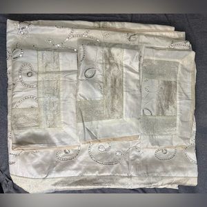 Stunning Queen Bed Set